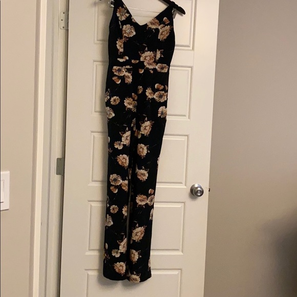 Floral jump suit - Picture 4 of 8